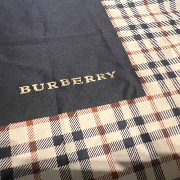 Burberry check black silk scarf - Picture 2 of 5
